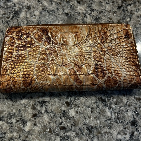 EUC. Brahmin Skyler Croc Embossed leather wallet/wristlet - Picture 6 of 8